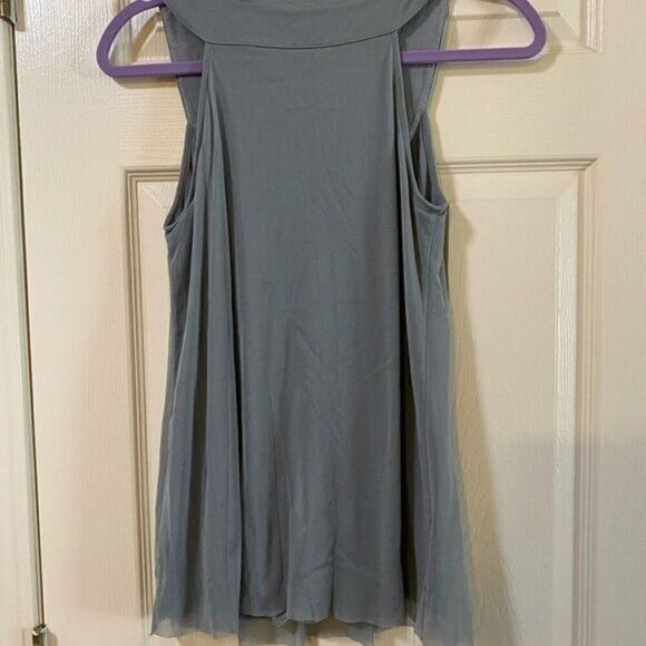 Chelsea & Theodore womens grey studded low cut loose sleeveless pleated blouse S - Picture 5 of 5